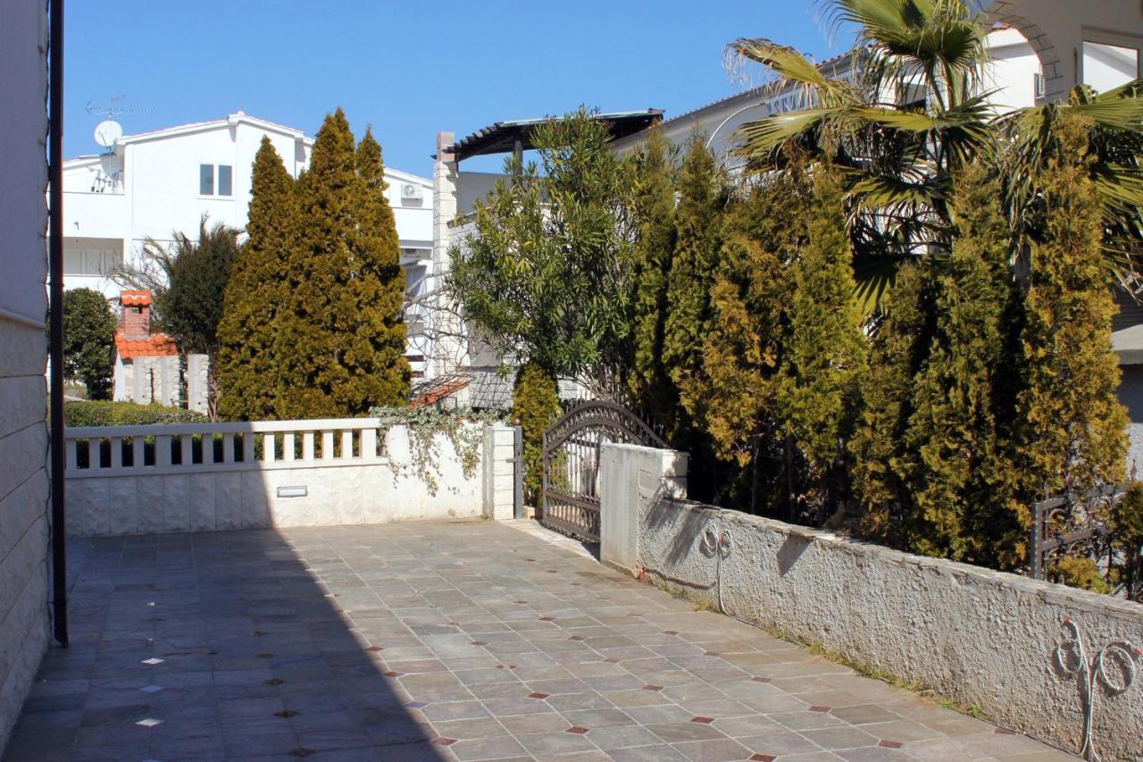 Family Friendly Apartments With A Swimming Pool Rogoznica - 7557 מראה חיצוני תמונה